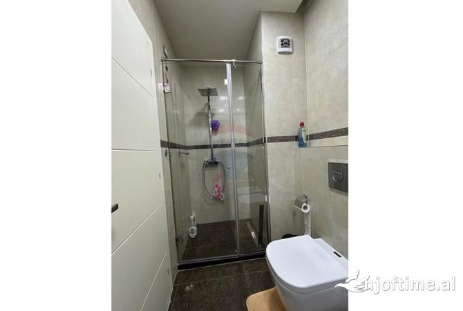 Shtepi me qera Apartament ne Tirane, 2+1, Mobilimi E mobiluar, Pagesa 1,200  Euro.