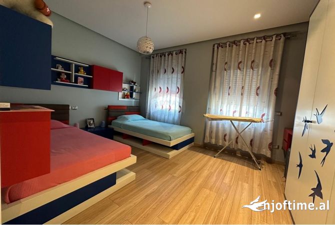 Shtepi me qera Apartament ne Tirane, 2+1, Mobilimi E mobiluar, Pagesa 1,200  Euro.