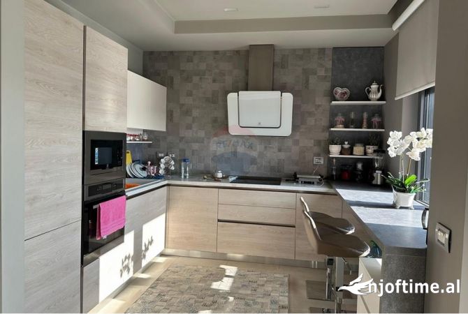 Shtepi me qera 2+1 ne Tirane - 1,200 Euro