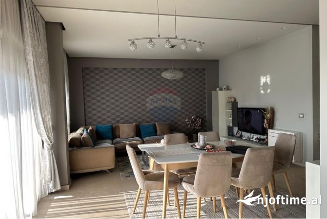Shtepi me qera 2+1 ne Tirane - 1,200 Euro