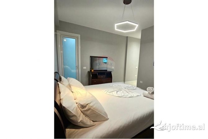 Shtepi ne shitje Apartament ne Tirane, 2+1, Mobilimi E mobiluar, Pagesa 265,000  Euro.