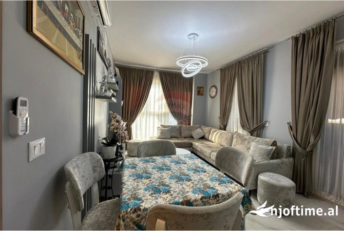 Shtepi ne shitje Apartament ne Tirane, 1+1, Mobilimi E mobiluar, Pagesa 150,000  Euro.