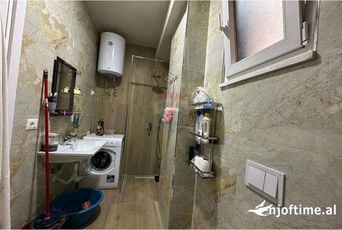 Shtepi ne shitje Apartament ne Tirane, 1+1, Mobilimi E mobiluar, Pagesa 150,000  Euro.