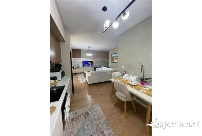 Shtepi ne shitje Apartament ne Tirane, 2+1, Mobilimi E mobiluar, Pagesa 330,000  Euro.