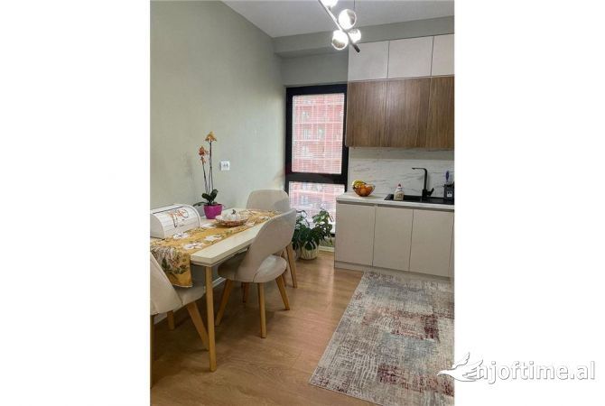 Shtepi ne shitje Apartament ne Tirane, 2+1, Mobilimi E mobiluar, Pagesa 330,000  Euro.