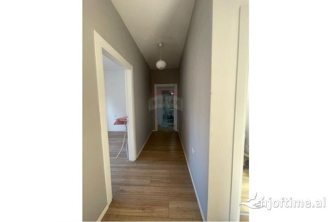 Shtepi ne shitje Apartament ne Tirane, 2+1, Mobilimi E mobiluar, Pagesa 175,000  Euro.