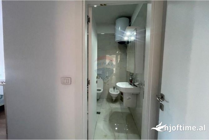 Shtepi ne shitje Apartament ne Tirane, 2+1, Mobilimi E mobiluar, Pagesa 175,000  Euro.