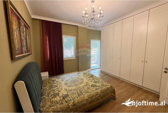 Shtepi me qera Apartament ne Tirane, 2+1, Mobilimi E mobiluar, Pagesa 900  Euro.