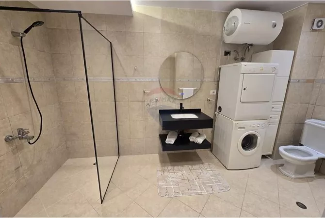Shtepi ne shitje Apartament ne Tirane, 2+1, Mobilimi E mobiluar, Pagesa 348,000  Euro.