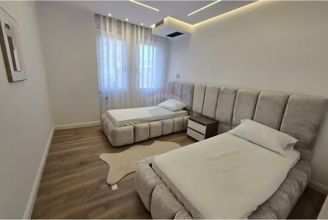 Shtepi ne shitje Apartament ne Tirane, 2+1, Mobilimi E mobiluar, Pagesa 348,000  Euro.