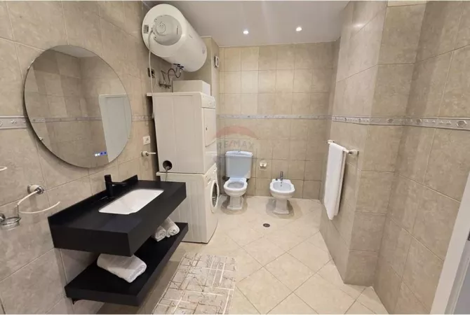 Shtepi ne shitje Apartament ne Tirane, 2+1, Mobilimi E mobiluar, Pagesa 348,000  Euro.