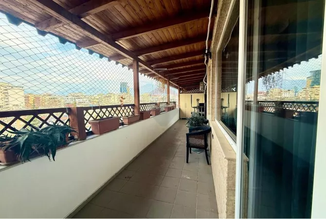 Shtepi ne shitje Apartament ne Tirane, 3+1, Mobilimi E mobiluar, Pagesa 340,800  Euro.