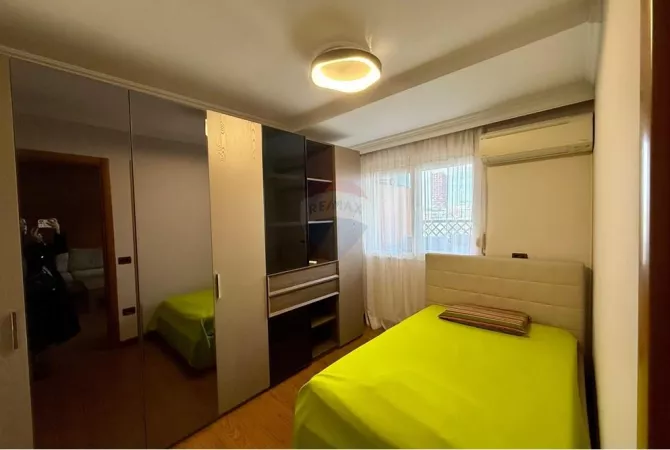 Shtepi ne shitje Apartament ne Tirane, 3+1, Mobilimi E mobiluar, Pagesa 340,800  Euro.