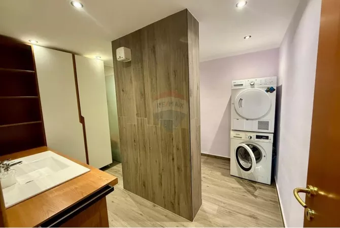 Shtepi ne shitje Apartament ne Tirane, 3+1, Mobilimi E mobiluar, Pagesa 340,800  Euro.