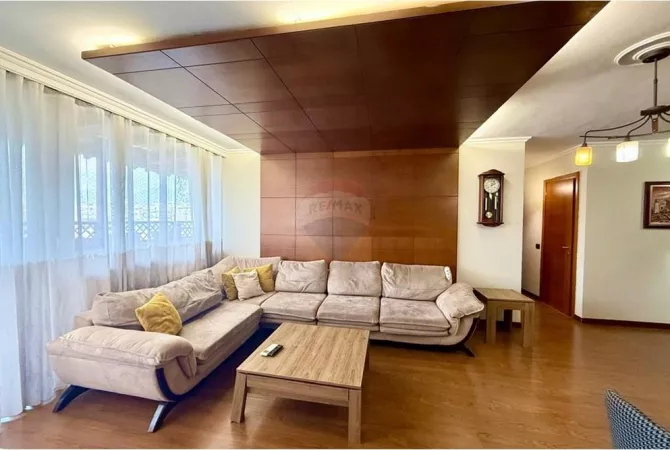 Shtepi ne shitje Apartament ne Tirane, 3+1, Mobilimi E mobiluar, Pagesa 340,800  Euro.