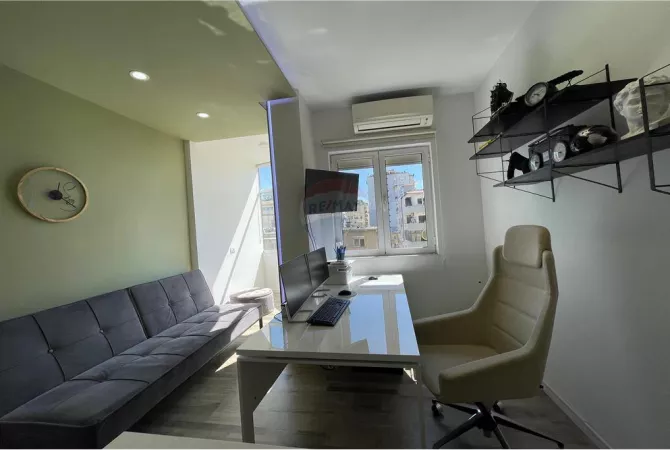 Ambiente Commerciale in Affitto 3+1 a Tirana - 1,400 Euro