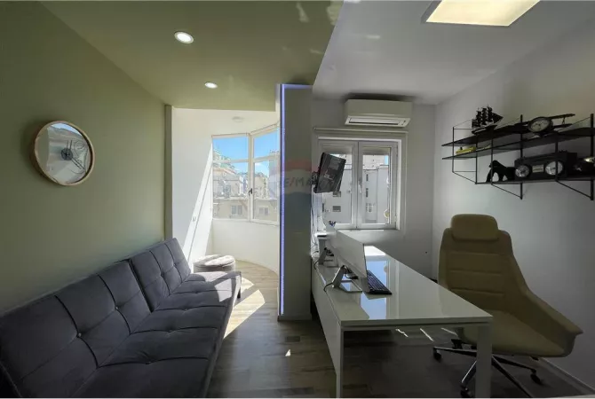 Ambiente Commerciale in Affitto 3+1 a Tirana - 1,400 Euro