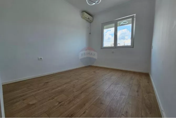 Shtepi ne shitje Apartament ne Tirane, 2+1, Mobilimi Bosh, pa mobiluar, Pagesa 145,000  Euro.