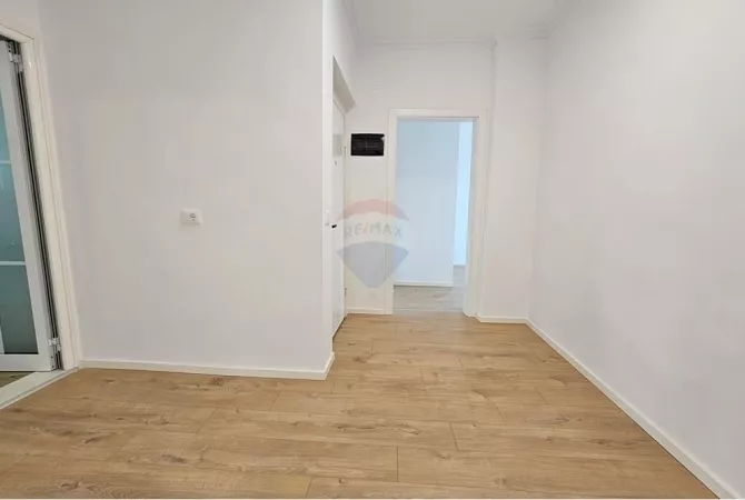 Shtepi ne shitje Apartament ne Tirane, 2+1, Mobilimi Bosh, pa mobiluar, Pagesa 145,000  Euro.