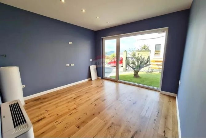 Shtepi ne shitje Vila Luksoze ne Tirane, 5+1, Mobilimi Pjeserisht e mobiluar, Pagesa 1,500,000  Euro.