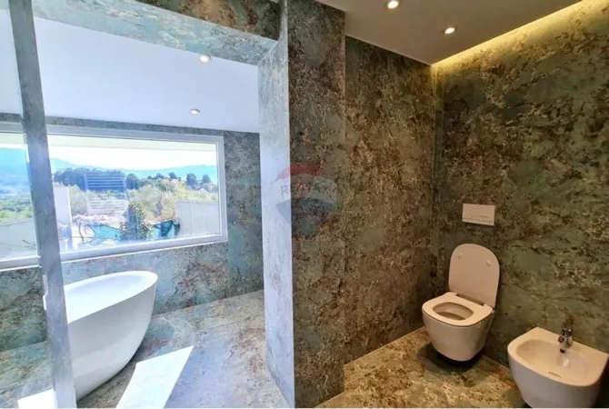 Shtepi ne shitje Vila Luksoze ne Tirane, 5+1, Mobilimi Pjeserisht e mobiluar, Pagesa 1,500,000  Euro.