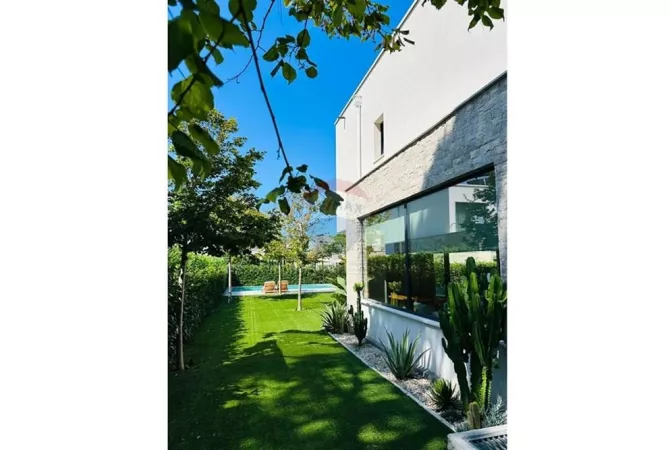 Shtepi ne shitje 5+1 ne Durres - 835,000 Euro