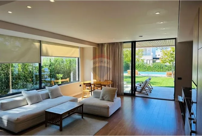 Shtepi ne shitje Vila Luksoze ne Durres, 5+1, Mobilimi E mobiluar, Pagesa 835,000  Euro.