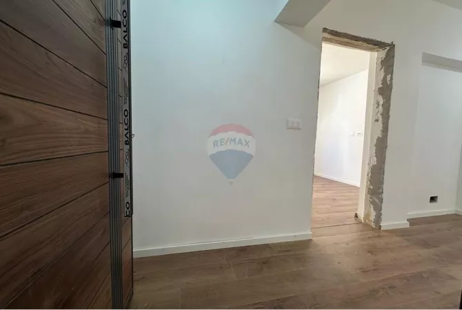 Shtepi ne shitje Apartament ne Tirane, 1+1, Mobilimi Bosh, pa mobiluar, Pagesa 167,000  Euro.