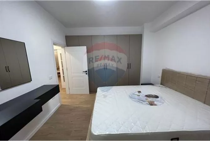 Shtepi me qera Apartament ne Tirane, 2+1, Mobilimi E mobiluar, Pagesa 1,100  Euro.