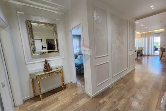 Shtepi ne shitje Penthose(kati i fundit panoramik) ne Tirane, 3+1, Mobilimi E mobiluar, Pagesa 420,000  Euro.