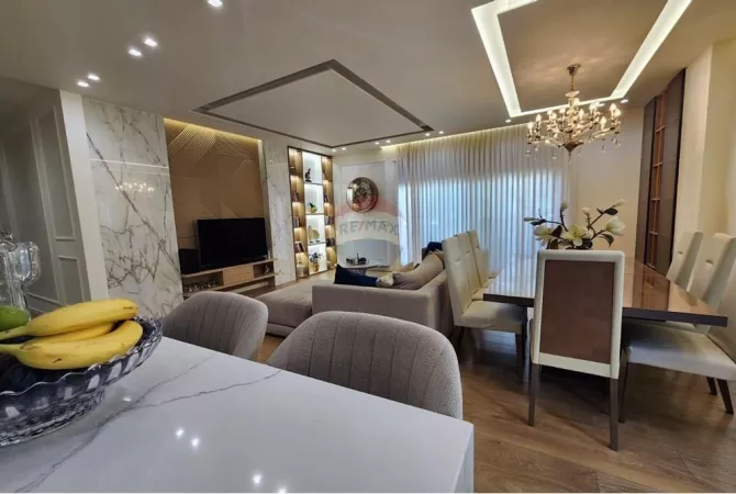 Shtepi ne shitje Penthose(kati i fundit panoramik) ne Tirane, 3+1, Mobilimi E mobiluar, Pagesa 420,000  Euro.