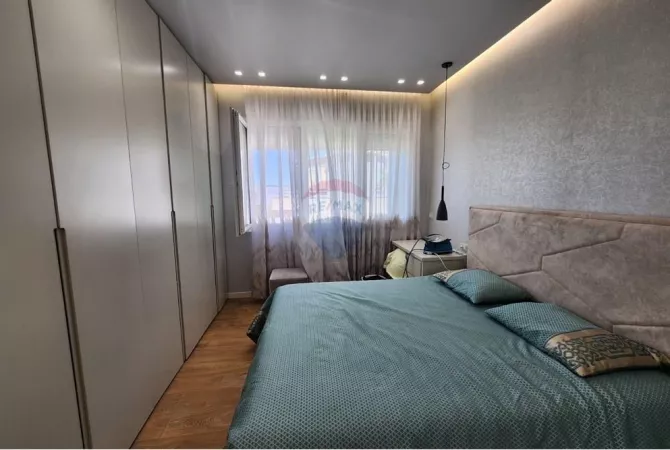 Shtepi ne shitje Penthose(kati i fundit panoramik) ne Tirane, 3+1, Mobilimi E mobiluar, Pagesa 420,000  Euro.