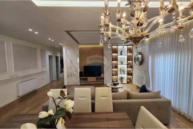 Shtepi ne shitje Penthose(kati i fundit panoramik) ne Tirane, 3+1, Mobilimi E mobiluar, Pagesa 420,000  Euro.