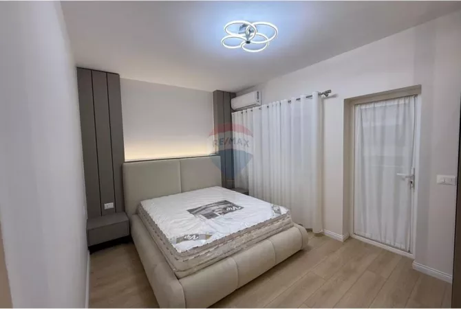 Shtepi ne shitje Apartament ne Tirane, 2+1, Mobilimi E mobiluar, Pagesa 250,000  Euro.