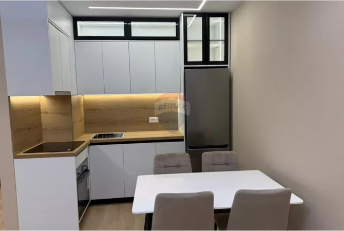 Shtepi ne shitje Apartament ne Tirane, 2+1, Mobilimi E mobiluar, Pagesa 250,000  Euro.