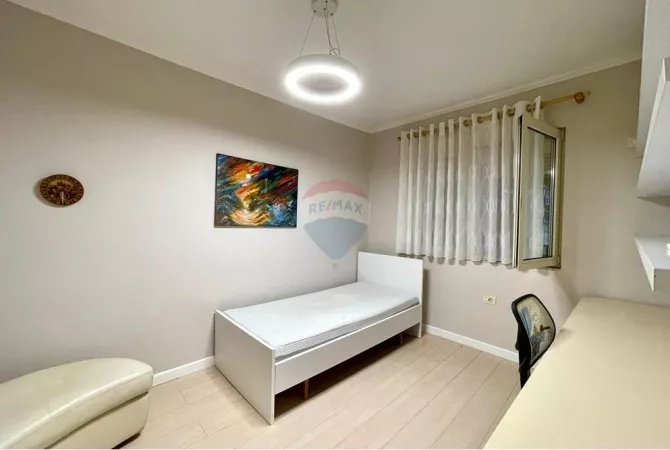Shtepi me qera Apartament ne Tirane, 2+1, Mobilimi E mobiluar, Pagesa 700  Euro.