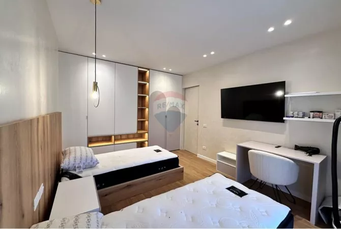 Shtepi me qera Apartament ne Tirane, 3+1, Mobilimi E mobiluar, Pagesa 2,500  Euro.