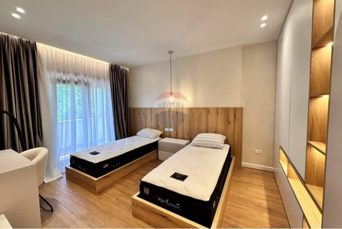Shtepi me qera Apartament ne Tirane, 3+1, Mobilimi E mobiluar, Pagesa 2,500  Euro.