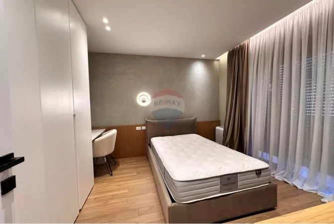 Shtepi me qera Apartament ne Tirane, 3+1, Mobilimi E mobiluar, Pagesa 2,500  Euro.