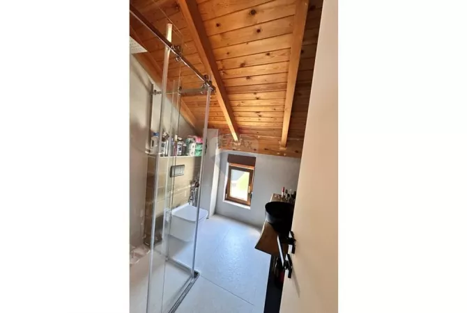 Shtepi me qera Apartament ne Tirane, 3+1, Mobilimi E mobiluar, Pagesa 2,500  Euro.