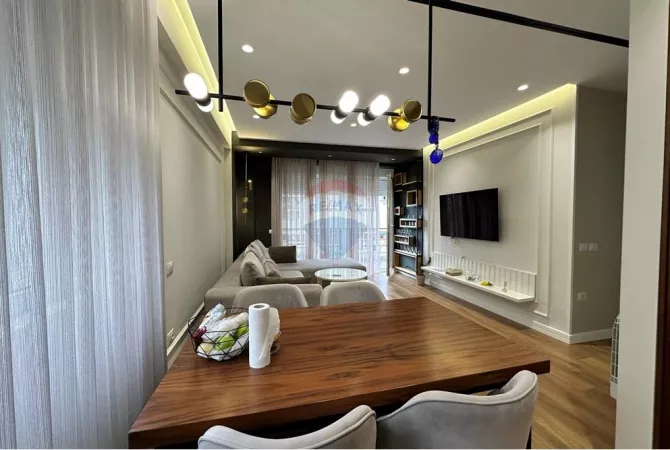Shtepi me qera 2+1 ne Tirane - 1,300 Euro