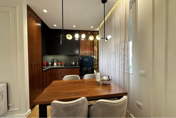Shtepi me qera 2+1 ne Tirane - 1,300 Euro