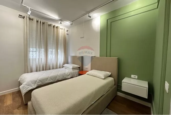 Shtepi me qera Apartament ne Tirane, 2+1, Mobilimi E mobiluar, Pagesa 1,300  Euro.