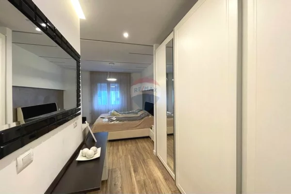 Shtepi me qera Apartament ne Tirane, 3+1, Mobilimi E mobiluar, Pagesa 1,500  Euro.
