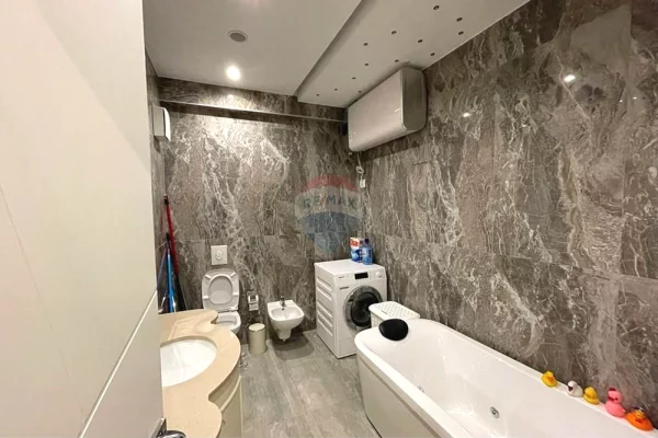 Shtepi me qera Apartament ne Tirane, 3+1, Mobilimi E mobiluar, Pagesa 1,500  Euro.