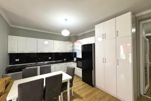 Shtepi ne shitje Apartament ne Tirane, 2+1, Mobilimi E mobiluar, Pagesa 340,000  Euro.