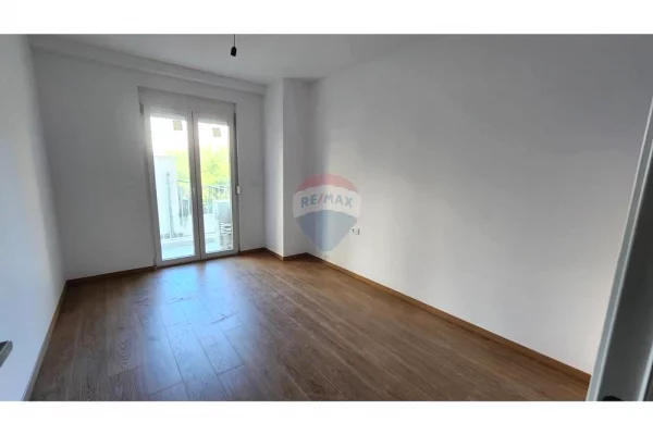 Shtepi ne shitje Apartament ne Tirane, 2+1, Mobilimi Bosh, pa mobiluar, Pagesa 385,000  Euro.
