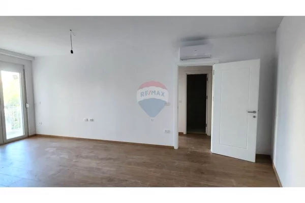 Shtepi ne shitje Apartament ne Tirane, 2+1, Mobilimi Bosh, pa mobiluar, Pagesa 385,000  Euro.