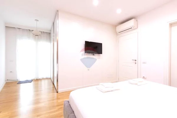 Shtepi ne shitje Apartament ne Tirane, 2+1, Mobilimi E mobiluar, Pagesa 260,000  Euro.