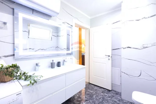 Shtepi ne shitje Apartament ne Tirane, 2+1, Mobilimi E mobiluar, Pagesa 260,000  Euro.